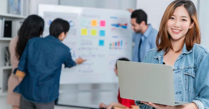 Sinh viên đang suy nghĩ về các lựa chọn ngành nghề khối D07, tương lai sự nghiệp